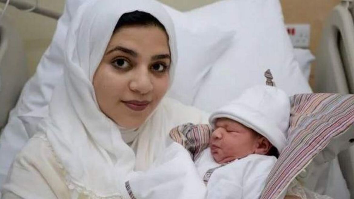 Nεαρή που είχε καταψύξει την ωοθήκη της όταν ήταν παιδί γέννησε ένα υγιέστατο αγοράκι!